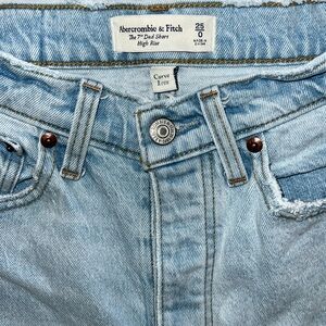 Abercrombie 7” Highwaist Dad Shorts
